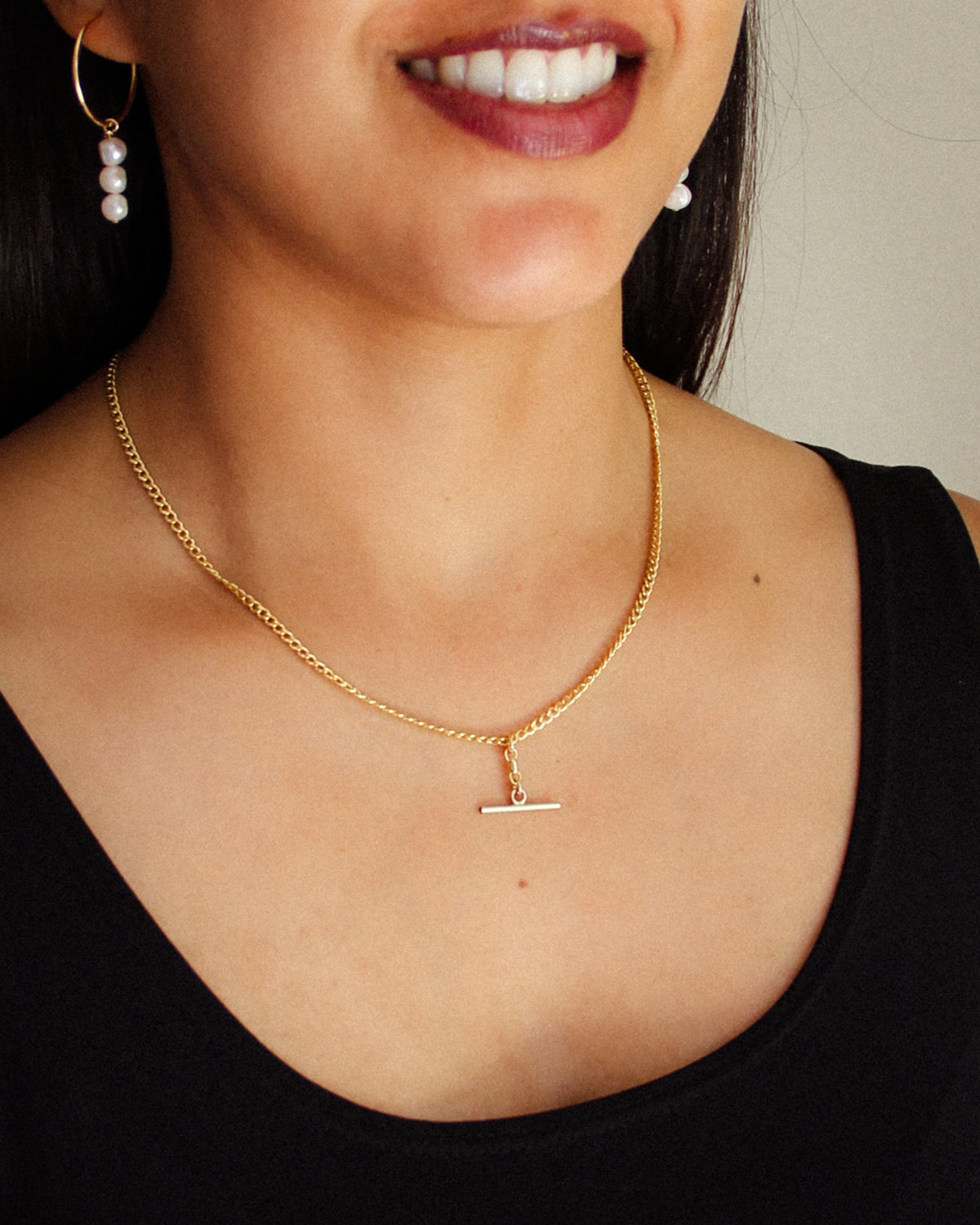 Gold T-bar necklace